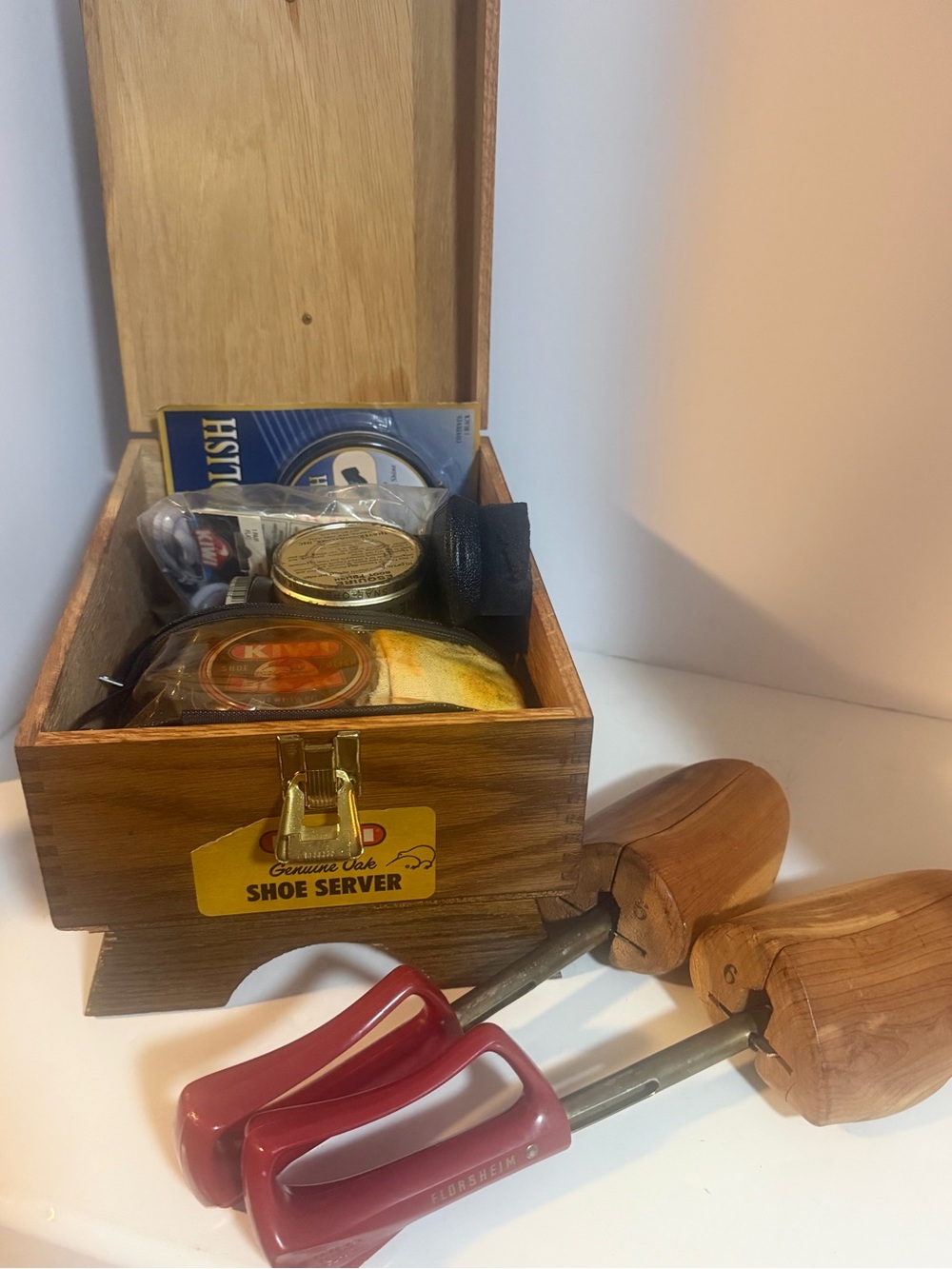 Vintage Kiwi Oak Shoe Server with vintage Red-Handled Cedar Shoe Trees - Picture 6 of 11